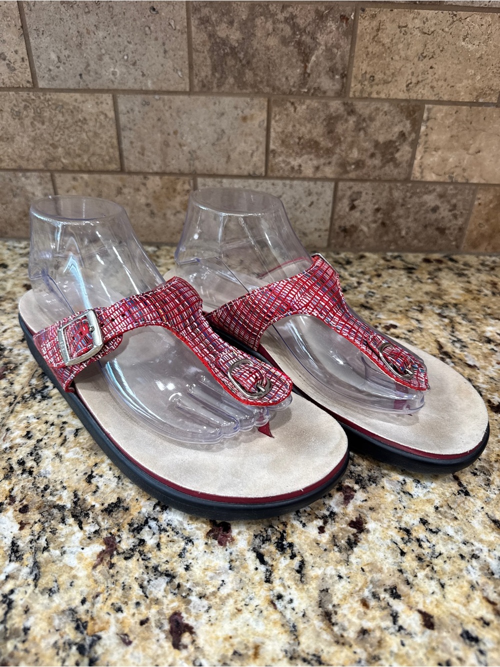 SAS Rainbow Red Thong Sanibel Sandals 9 1/2M Slide Diabetic Support